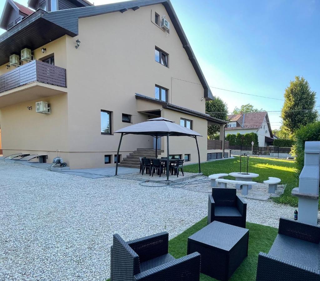 CITY Apartmanház Balatonföldvár Exterior foto